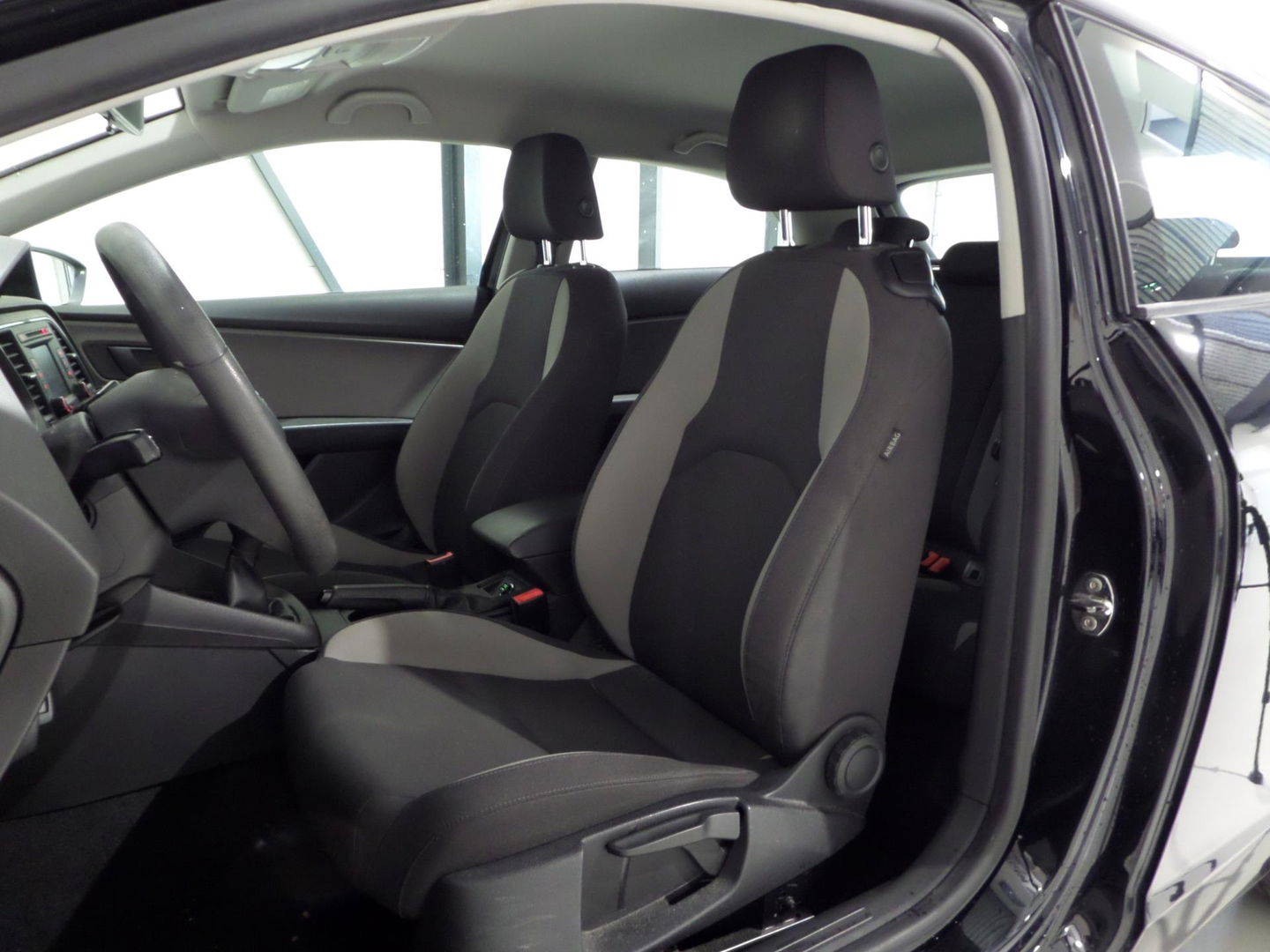 SEAT Leon SC 1.2 TSI Bluetooth 18"Velgen Climatronic Nieuwe-APK, van 3e eigenaar in ZEER nette staat !