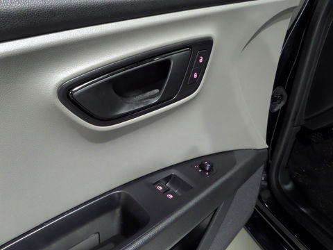 SEAT Leon SC 1.2 TSI Bluetooth 18"Velgen Climatronic Nieuwe-APK, van 3e eigenaar in ZEER nette staat !