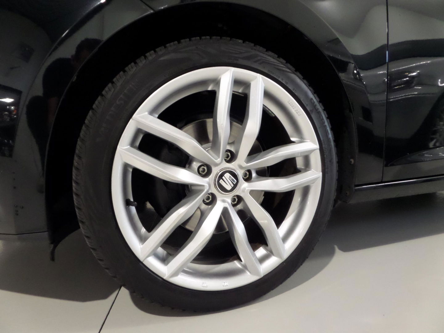 SEAT Leon SC 1.2 TSI Bluetooth 18"Velgen Climatronic Nieuwe-APK, van 3e eigenaar in ZEER nette staat !