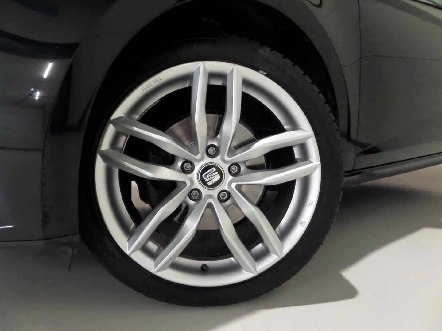 SEAT Leon SC 1.2 TSI Bluetooth 18"Velgen Climatronic Nieuwe-APK, van 3e eigenaar in ZEER nette staat !