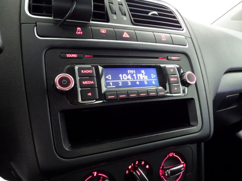 Volkswagen Polo 1.2 TSI BlueMotion Edition "Origineel NL!" Bluetooth 17"Velgen Airco, van 3e eigenaar in zeer nette staat !