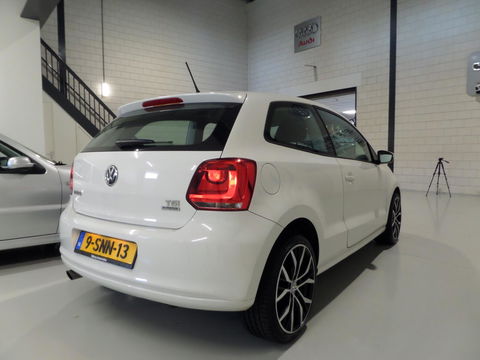Volkswagen Polo 1.2 TSI BlueMotion Edition "Origineel NL!" Bluetooth 17"Velgen Airco, van 3e eigenaar in zeer nette staat !