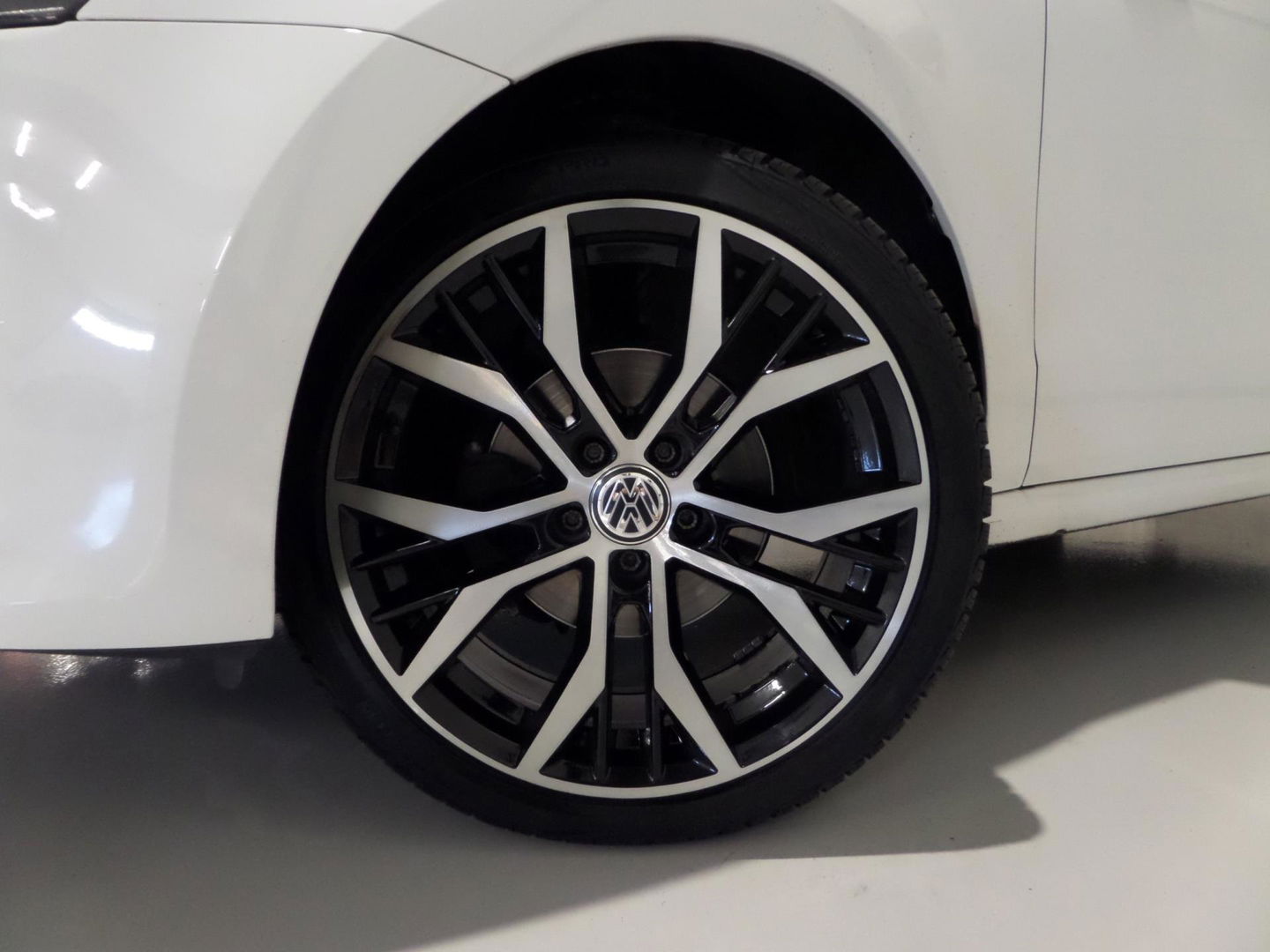 Volkswagen Polo 1.2 TSI BlueMotion Edition "Origineel NL!" Bluetooth 17"Velgen Airco, van 3e eigenaar in zeer nette staat !