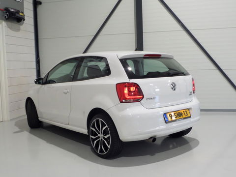 Volkswagen Polo 1.2 TSI BlueMotion Edition "Origineel NL!" Bluetooth 17"Velgen Airco, van 3e eigenaar in zeer nette staat !