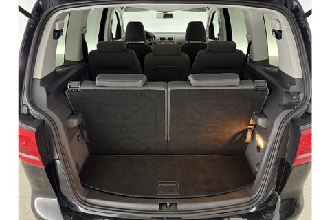 Volkswagen Touran 1.2 TSI | 7 Persoons | Clima Cruisecontrol 17"LMV Parkeersensoren