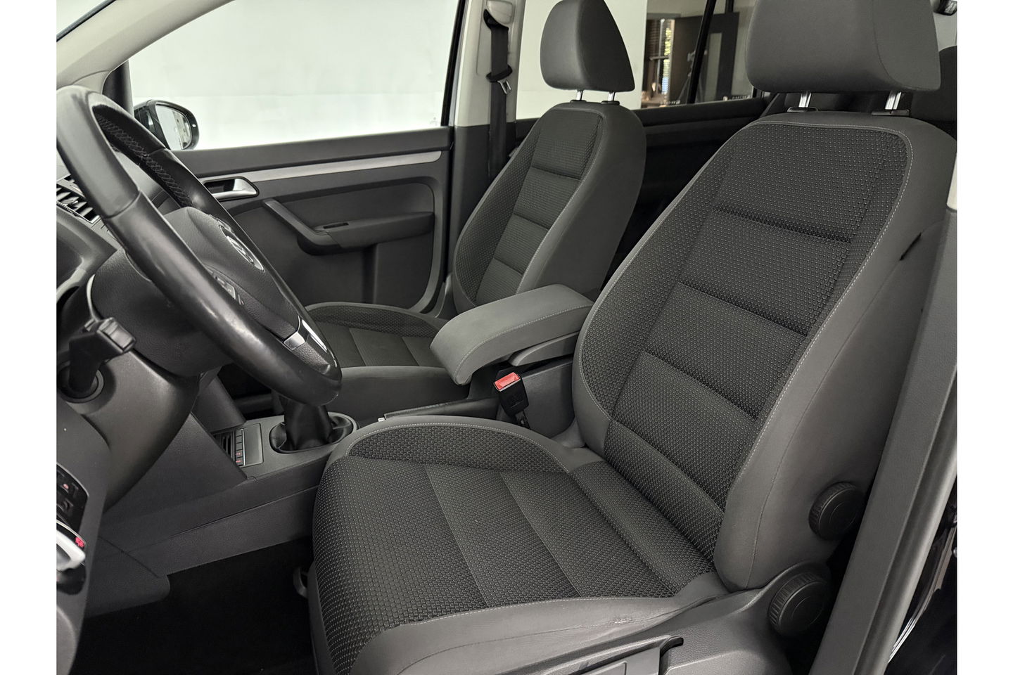 Volkswagen Touran 1.2 TSI | 7 Persoons | Clima Cruisecontrol 17"LMV Parkeersensoren