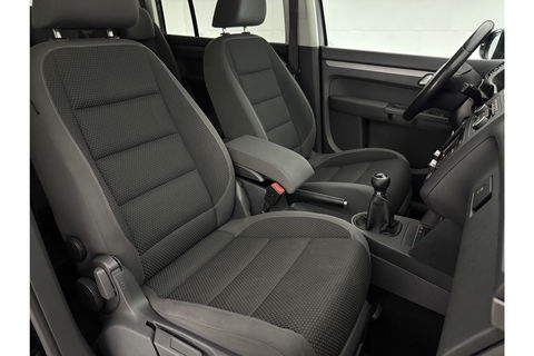 Volkswagen Touran 1.2 TSI | 7 Persoons | Clima Cruisecontrol 17"LMV Parkeersensoren
