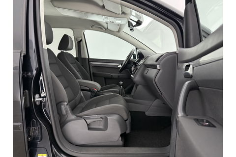 Volkswagen Touran 1.2 TSI | 7 Persoons | Clima Cruisecontrol 17"LMV Parkeersensoren