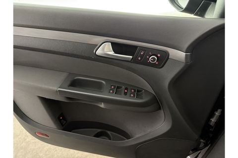 Volkswagen Touran 1.2 TSI | 7 Persoons | Clima Cruisecontrol 17"LMV Parkeersensoren