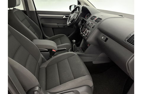 Volkswagen Touran 1.2 TSI | 7 Persoons | Clima Cruisecontrol 17"LMV Parkeersensoren
