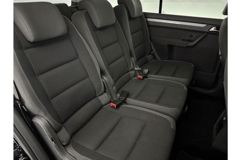Volkswagen Touran 1.2 TSI | 7 Persoons | Clima Cruisecontrol 17"LMV Parkeersensoren
