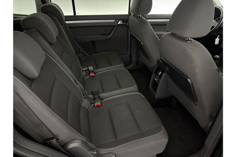 Volkswagen Touran 1.2 TSI | 7 Persoons | Clima Cruisecontrol 17"LMV Parkeersensoren