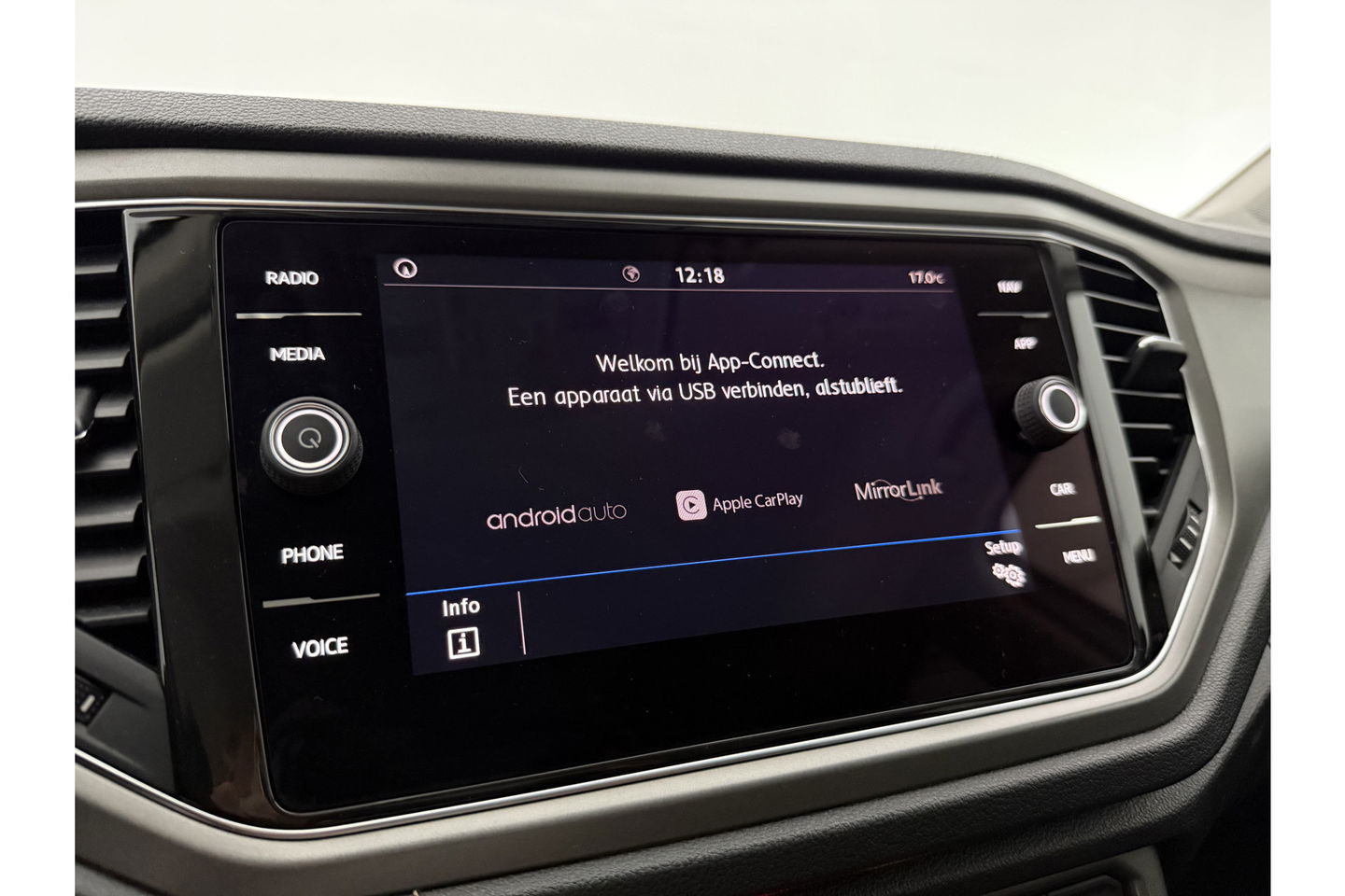 Volkswagen T-Roc 1.0 TSI Style Business LED Carplay Clima ACC Virtual Parelmoer 17"LMV Navigatie Parkeersensoren