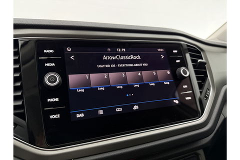 Volkswagen T-Roc 1.0 TSI Style Business LED Carplay Clima ACC Virtual Parelmoer 17"LMV Navigatie Parkeersensoren