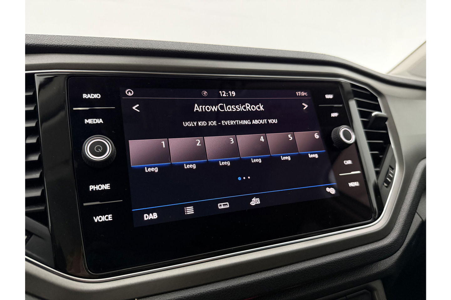 Volkswagen T-Roc 1.0 TSI Style Business LED Carplay Clima ACC Virtual Parelmoer 17"LMV Navigatie Parkeersensoren