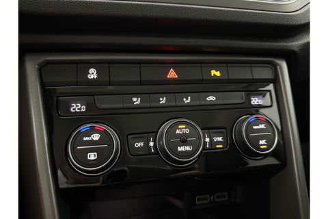 Volkswagen T-Roc 1.0 TSI Style Business LED Carplay Clima ACC Virtual Parelmoer 17"LMV Navigatie Parkeersensoren