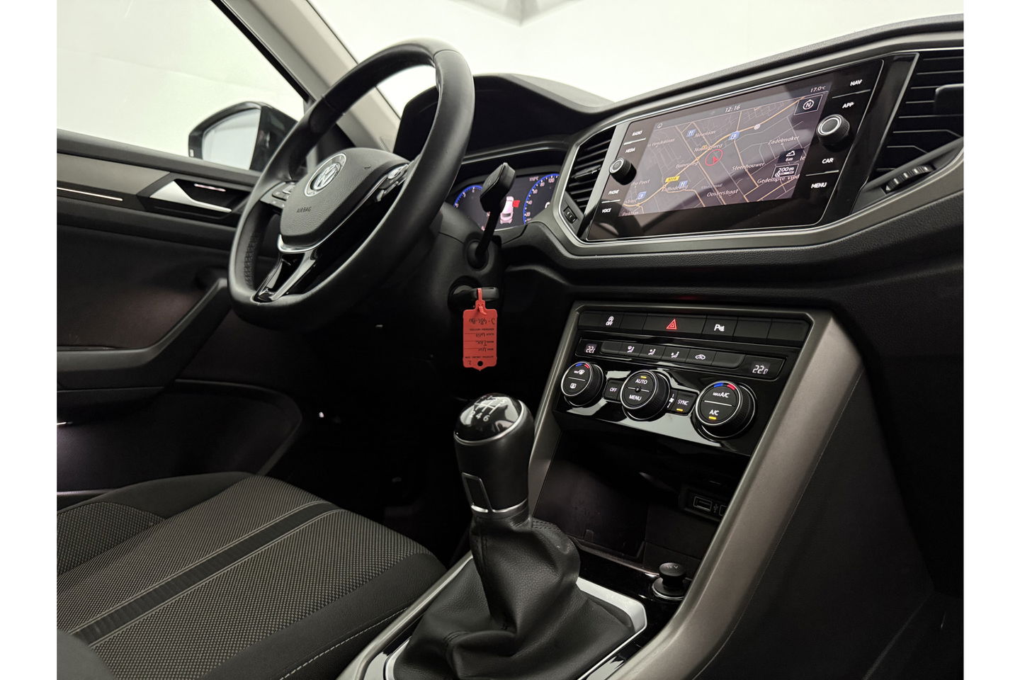 Volkswagen T-Roc 1.0 TSI Style Business LED Carplay Clima ACC Virtual Parelmoer 17"LMV Navigatie Parkeersensoren