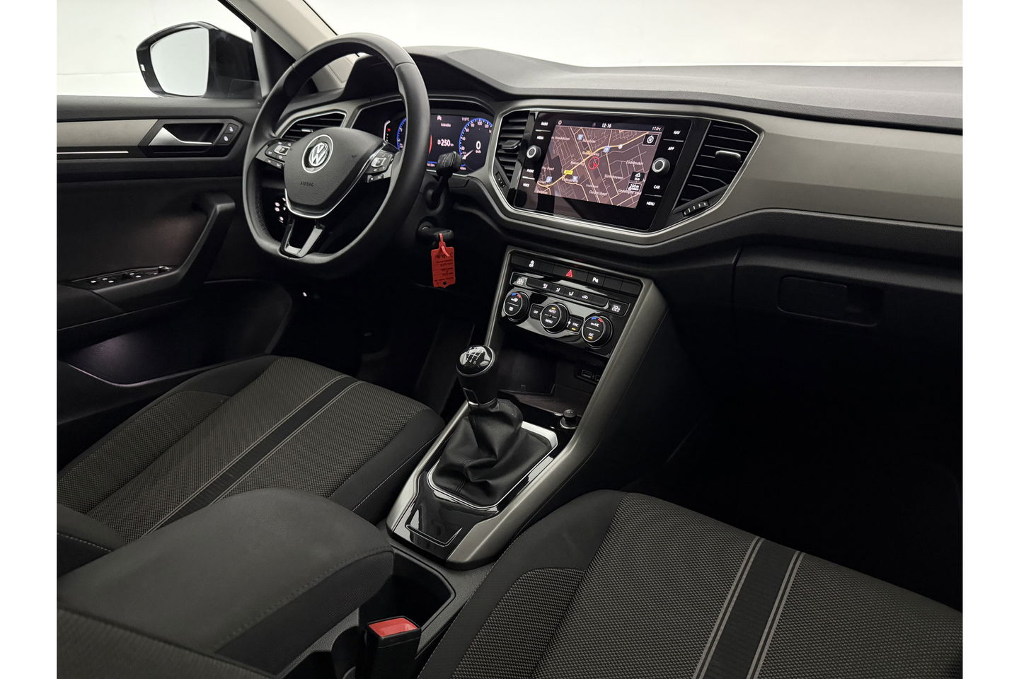 Volkswagen T-Roc 1.0 TSI Style Business LED Carplay Clima ACC Virtual Parelmoer 17"LMV Navigatie Parkeersensoren