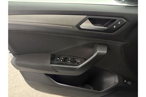 Volkswagen T-Roc 1.0 TSI Style Business LED Carplay Clima ACC Virtual Parelmoer 17"LMV Navigatie Parkeersensoren