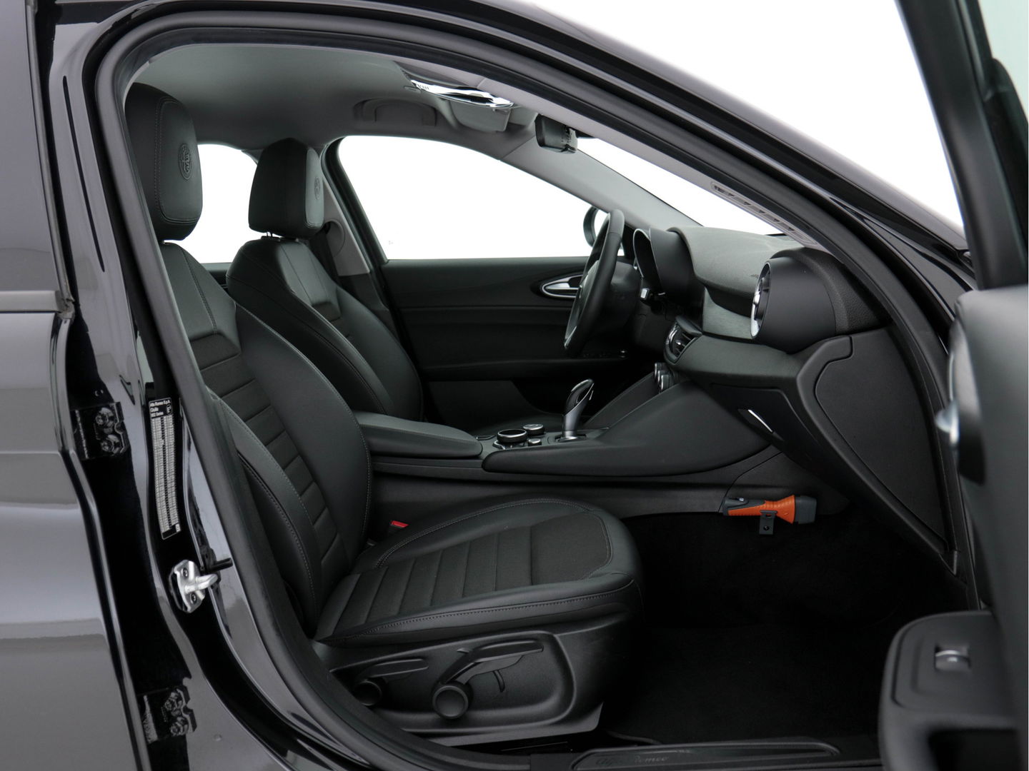 Alfa Romeo Giulia 2.0T Super Black-Line 200 Pk Aut. *NAVI-FULLMAP | 1/2-LEATHER | DAB | ECC | PDC | CRUISE | COMFORT-SEATS | BREMSA-BRAKES | 17"ALU*.