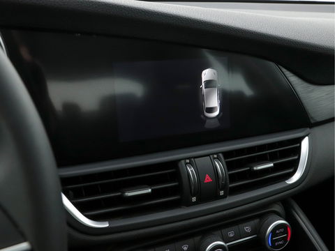 Alfa Romeo Giulia 2.0T Super Black-Line 200 Pk Aut. *NAVI-FULLMAP | 1/2-LEATHER | DAB | ECC | PDC | CRUISE | COMFORT-SEATS | BREMSA-BRAKES | 17"ALU*.