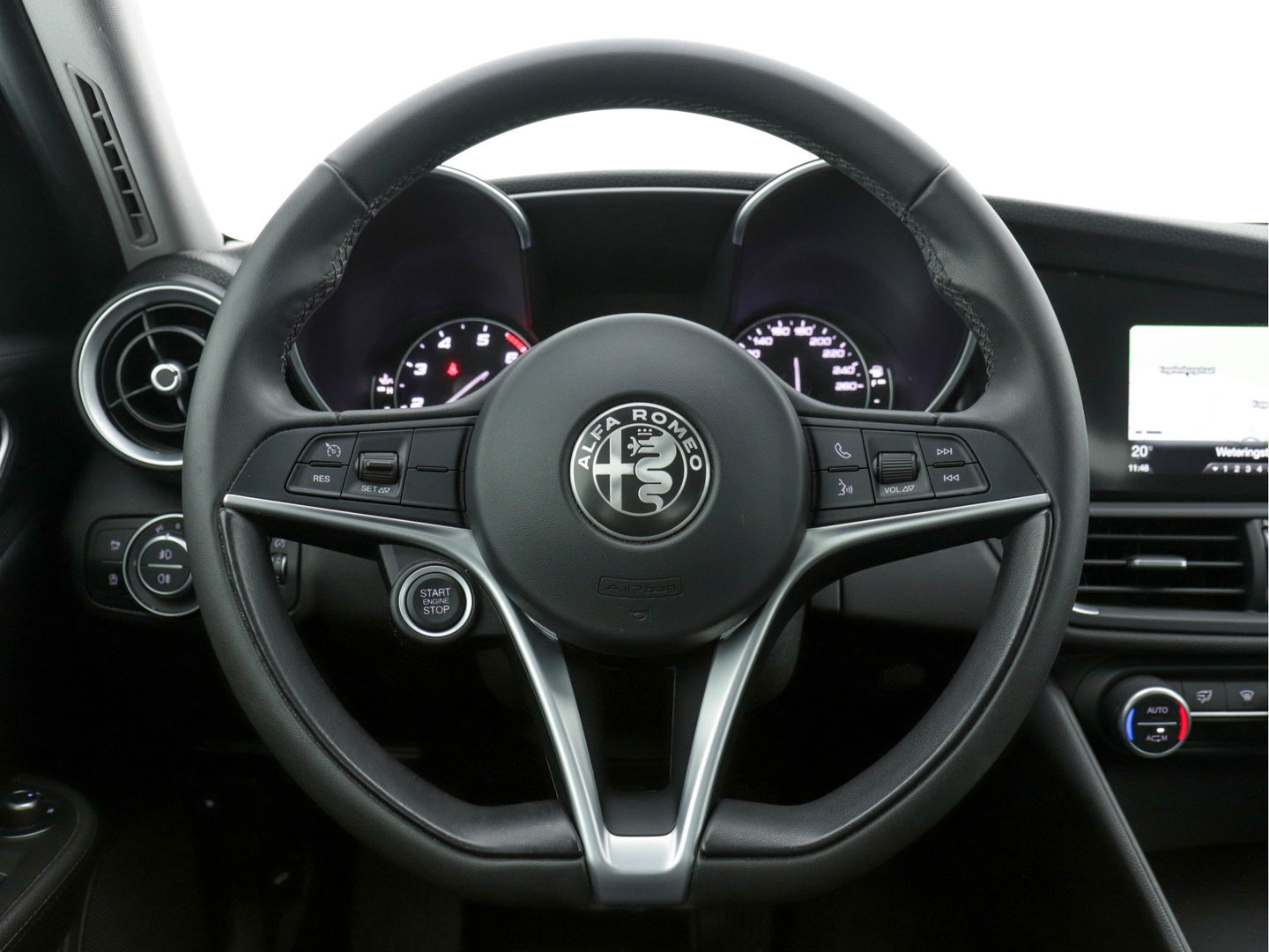 Alfa Romeo Giulia 2.0T Super Black-Line 200 Pk Aut. *NAVI-FULLMAP | 1/2-LEATHER | DAB | ECC | PDC | CRUISE | COMFORT-SEATS | BREMSA-BRAKES | 17"ALU*.
