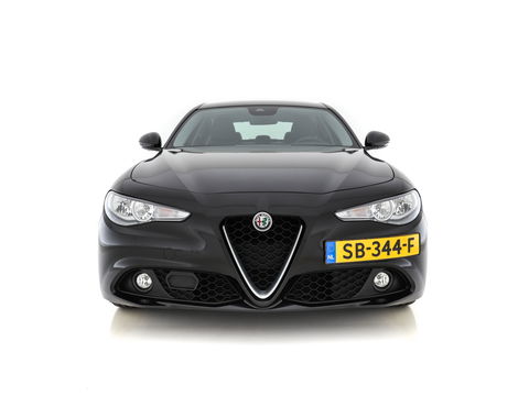 Alfa Romeo Giulia 2.0T Super Black-Line 200 Pk Aut. *NAVI-FULLMAP | 1/2-LEATHER | DAB | ECC | PDC | CRUISE | COMFORT-SEATS | BREMSA-BRAKES | 17"ALU*.
