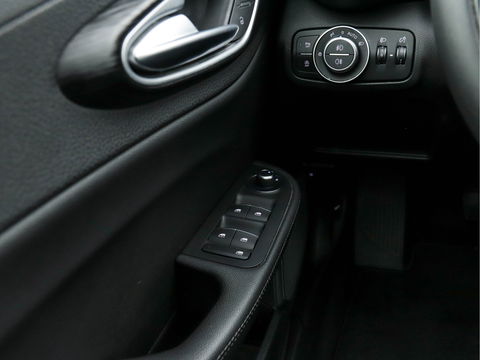 Alfa Romeo Giulia 2.0T Super Black-Line 200 Pk Aut. *NAVI-FULLMAP | 1/2-LEATHER | DAB | ECC | PDC | CRUISE | COMFORT-SEATS | BREMSA-BRAKES | 17"ALU*.