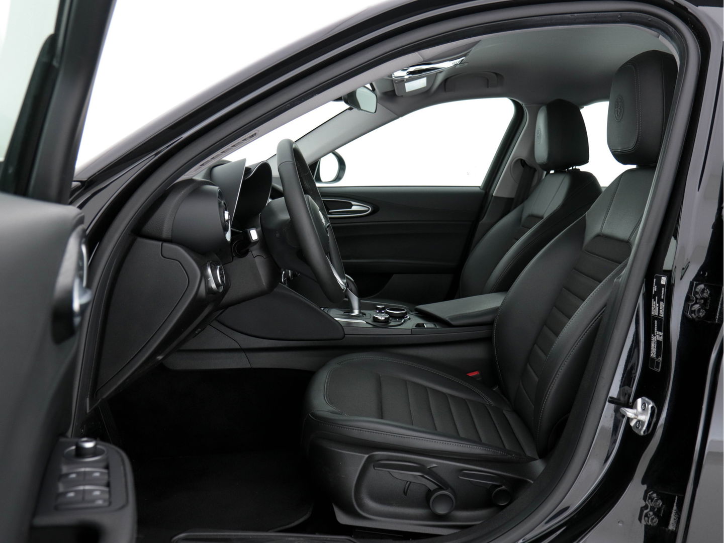 Alfa Romeo Giulia 2.0T Super Black-Line 200 Pk Aut. *NAVI-FULLMAP | 1/2-LEATHER | DAB | ECC | PDC | CRUISE | COMFORT-SEATS | BREMSA-BRAKES | 17"ALU*.