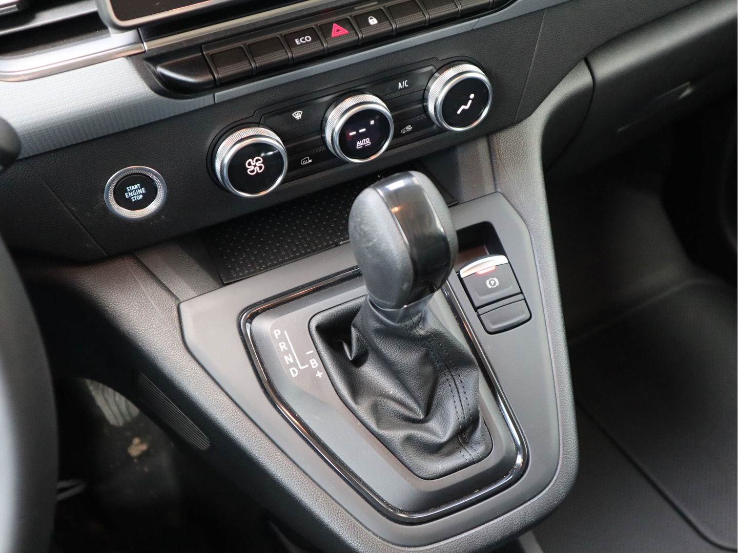 Nissan Townstar N-Connecta 45 kWh - CCS Snelladen - Groot scherm - Veel opties