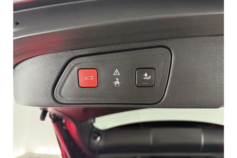 Peugeot 3008 1.2 PureTech 360Camera Virtual Trekhaak LED Clima Carplay Cruise Navi PDC 19"LMV