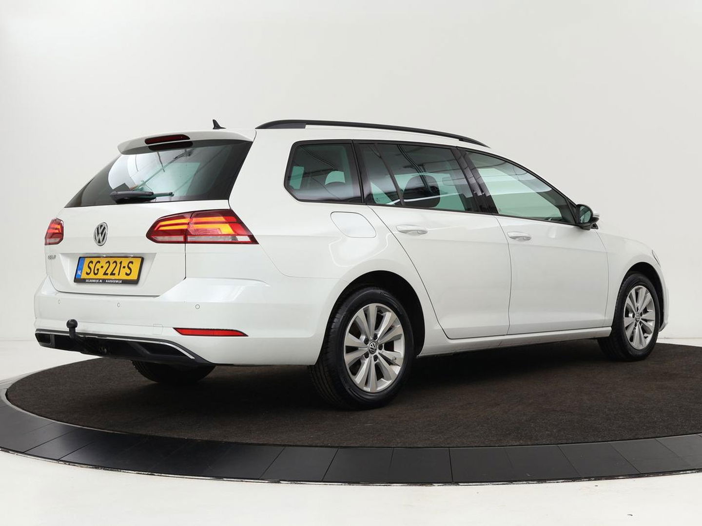 Volkswagen GOLF Variant 1.0 TSI Comfortline | Trekhaak | Navigatie | Apple CarPlay | Cruise Control | DAB | LED | LMV