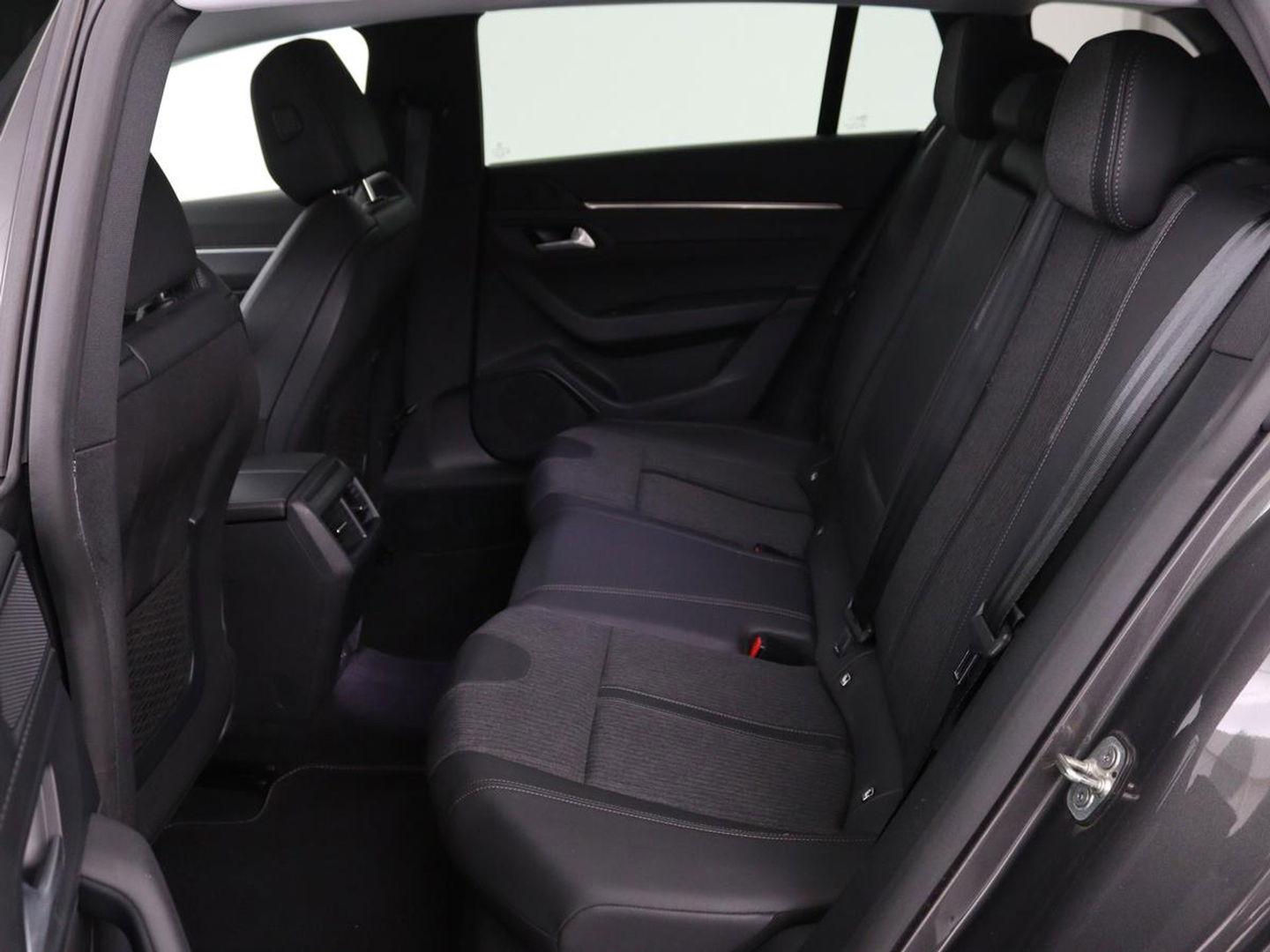 Peugeot 508 1.6 PureTech Blue Lease Allure Avantage | Trekhaak | Sfeerverlichting | Apple CarPlay | Navigatie | Stoelverwarming | Achteruitrijcamera | Cruise Control Adaptief | LMV