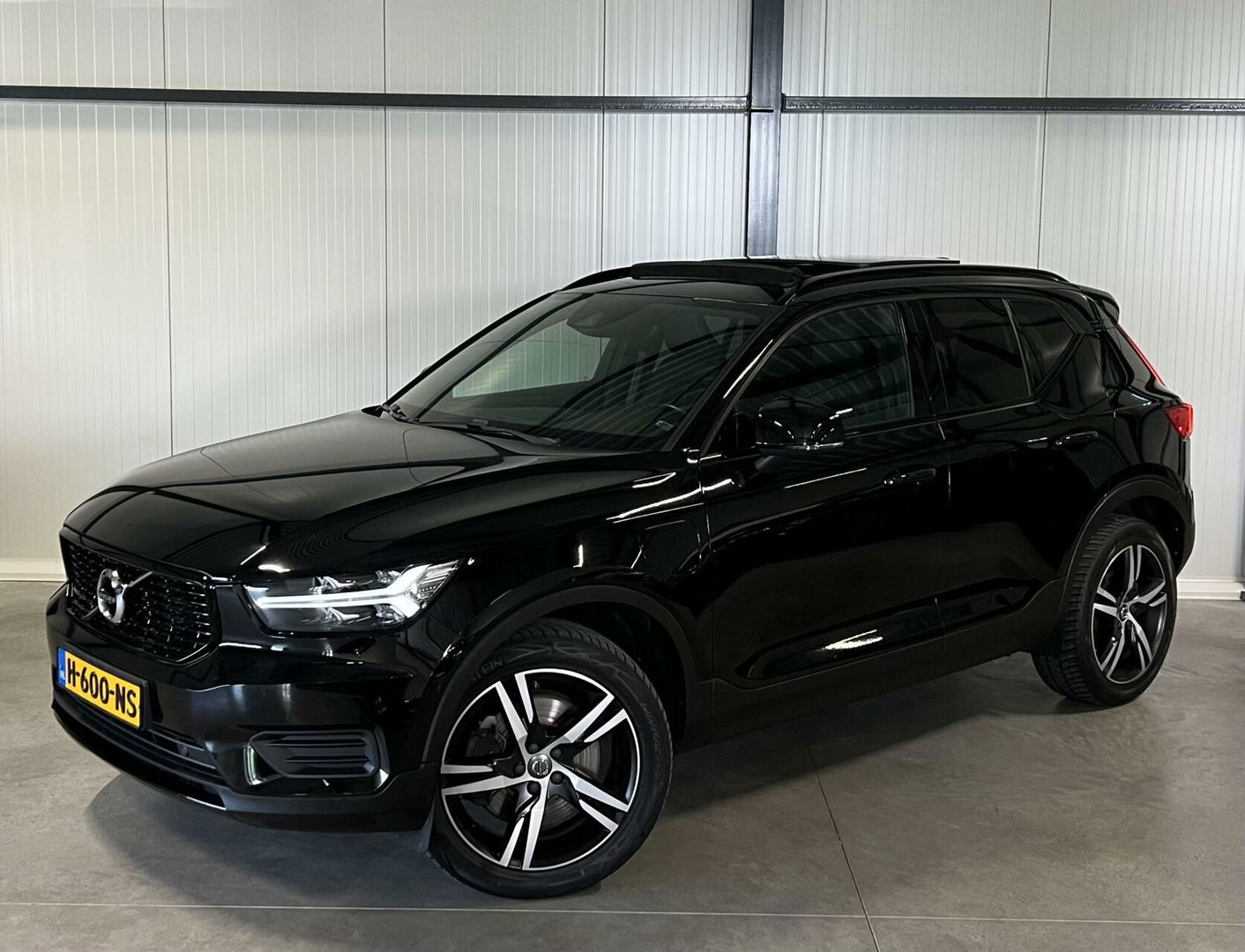 Volvo XC40 1.5 T5 Twin Engine R-Design Pano Trekhaak Camera