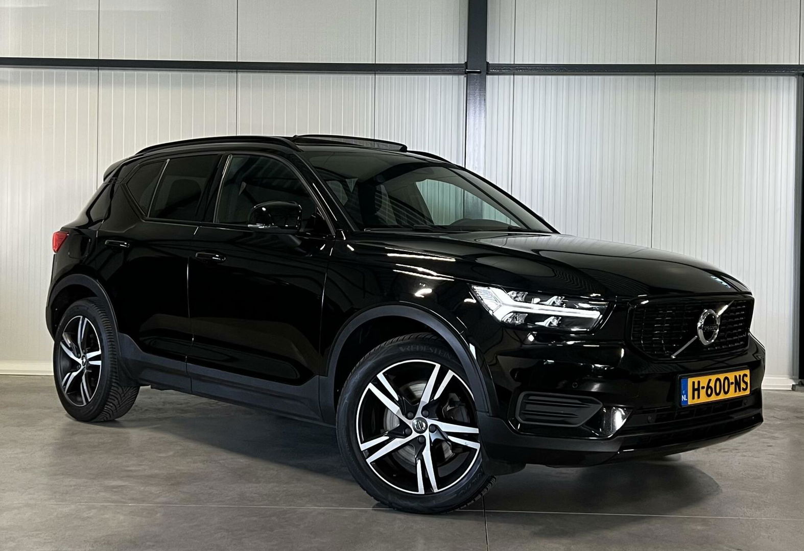Volvo XC40 1.5 T5 Twin Engine R-Design Pano Trekhaak Camera