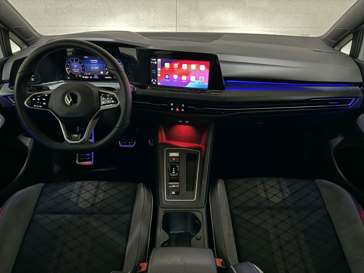 Volkswagen Golf 1.5 eTSI 3x R-Line Pano Carplay Sfeer ACC NAP