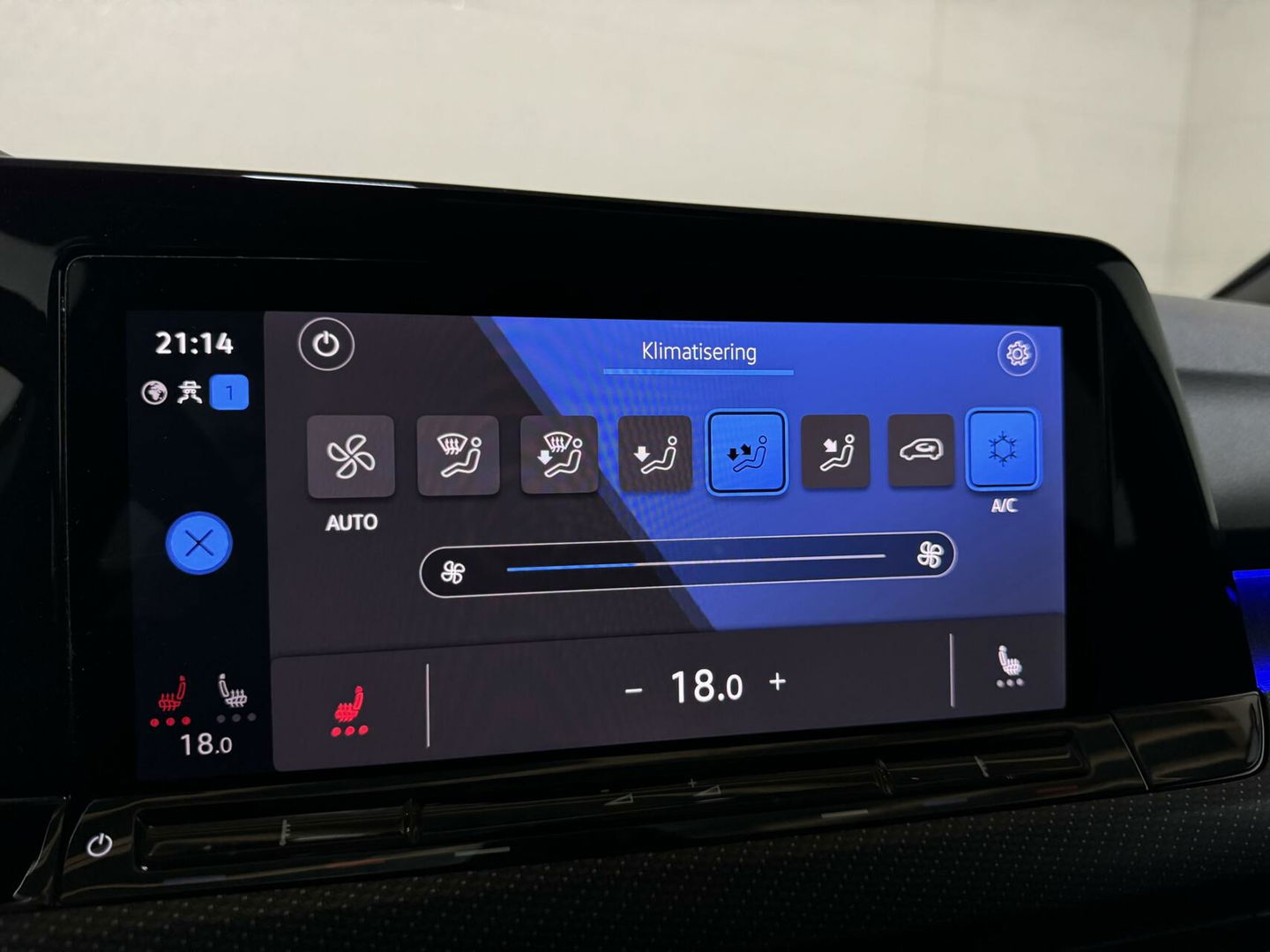 Volkswagen Golf 1.5 eTSI 3x R-Line Pano Carplay Sfeer ACC NAP