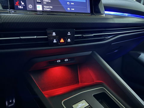 Volkswagen Golf 1.5 eTSI 3x R-Line Pano Carplay Sfeer ACC NAP