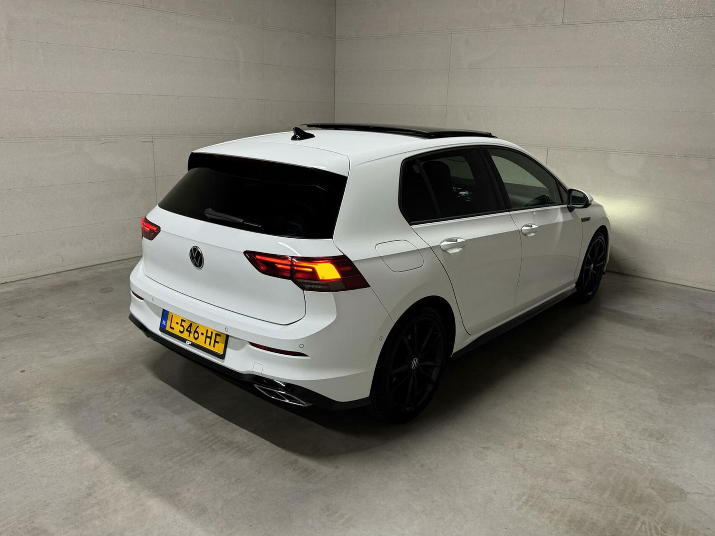 Volkswagen Golf 1.5 eTSI 3x R-Line Pano Carplay Sfeer ACC NAP
