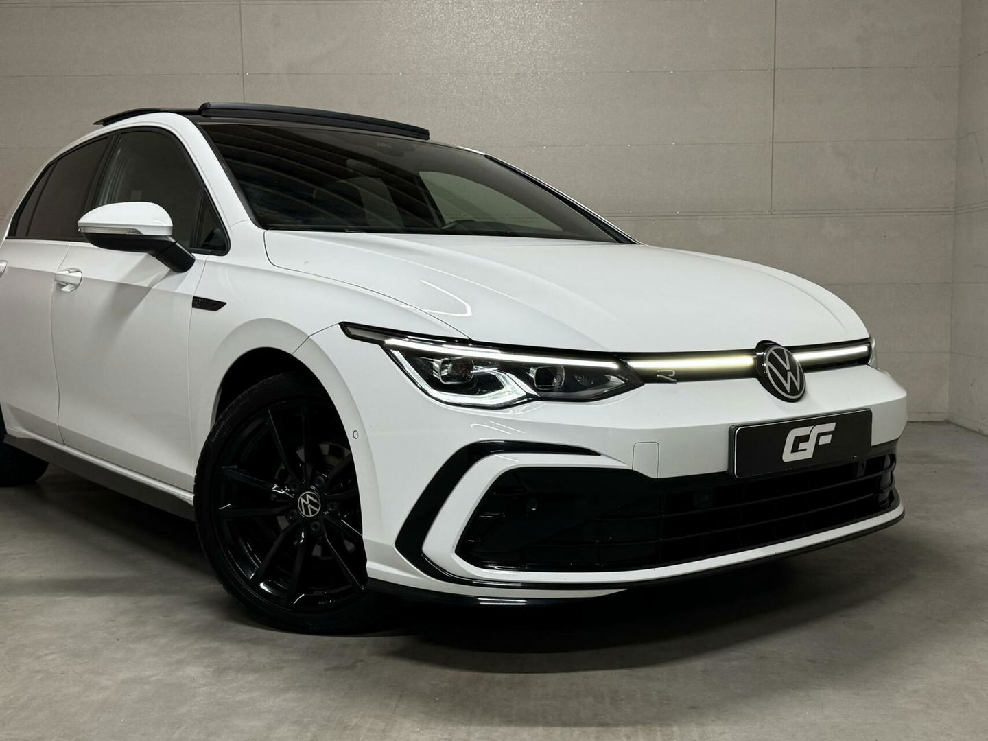 Volkswagen Golf 1.5 eTSI 3x R-Line Pano Carplay Sfeer ACC NAP