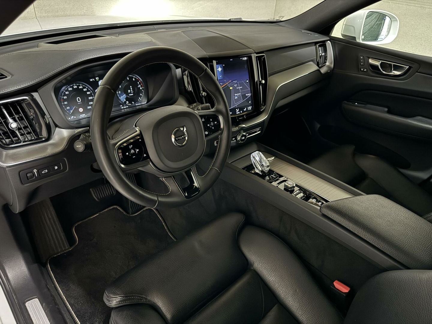Volvo XC60 2.0 T8 Twin Engine AWD Inscription Pano Leer Trek
