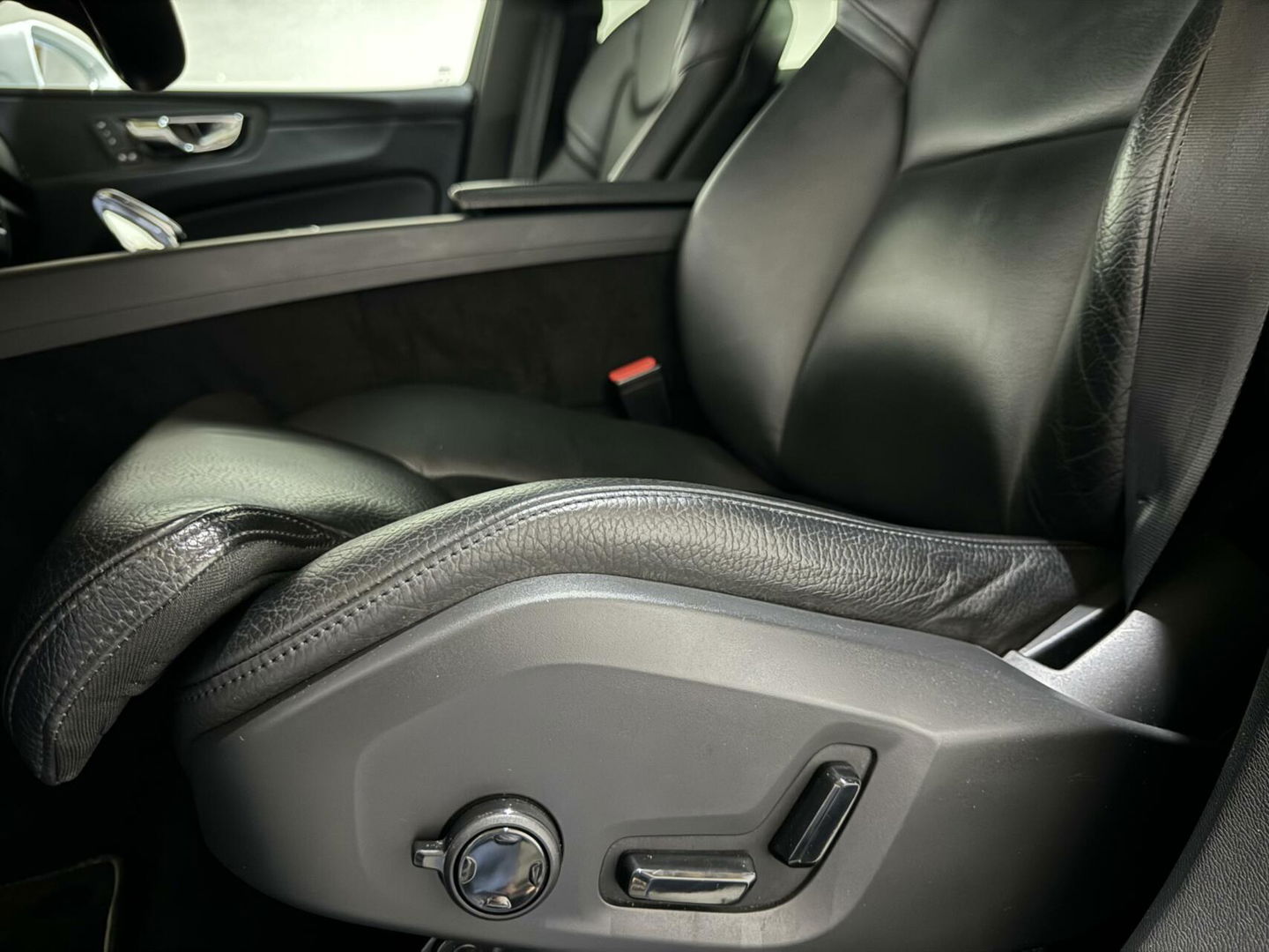 Volvo XC60 2.0 T8 Twin Engine AWD Inscription Pano Leer Trek