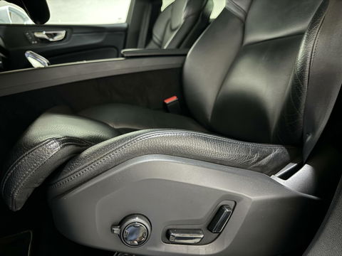 Volvo XC60 2.0 T8 Twin Engine AWD Inscription Pano Leer Trek