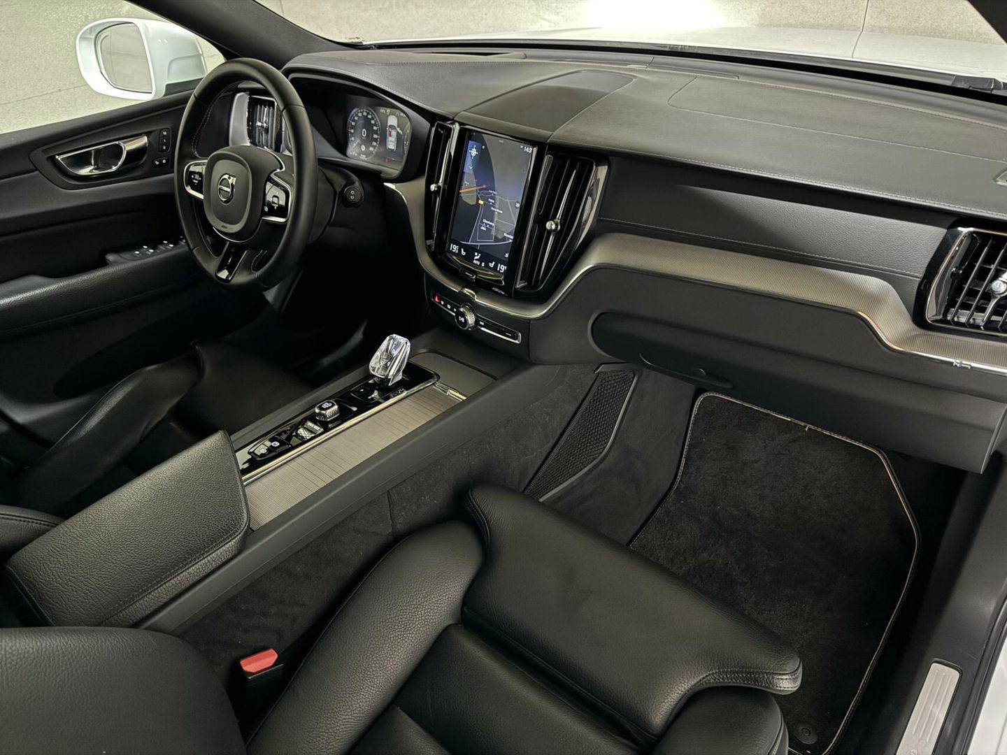 Volvo XC60 2.0 T8 Twin Engine AWD Inscription Pano Leer Trek