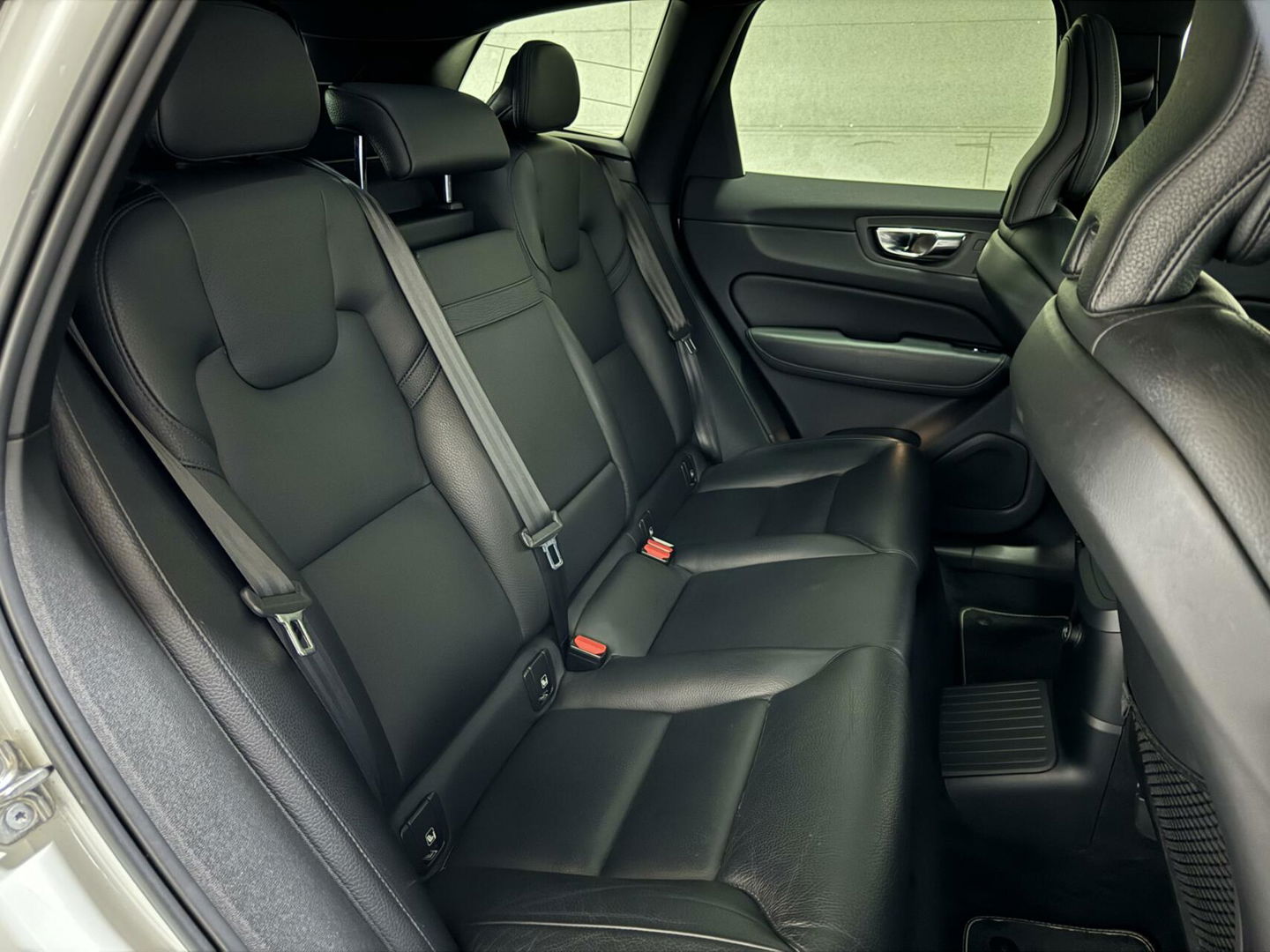 Volvo XC60 2.0 T8 Twin Engine AWD Inscription Pano Leer Trek
