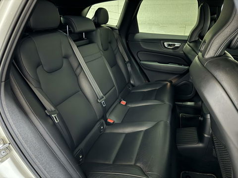 Volvo XC60 2.0 T8 Twin Engine AWD Inscription Pano Leer Trek
