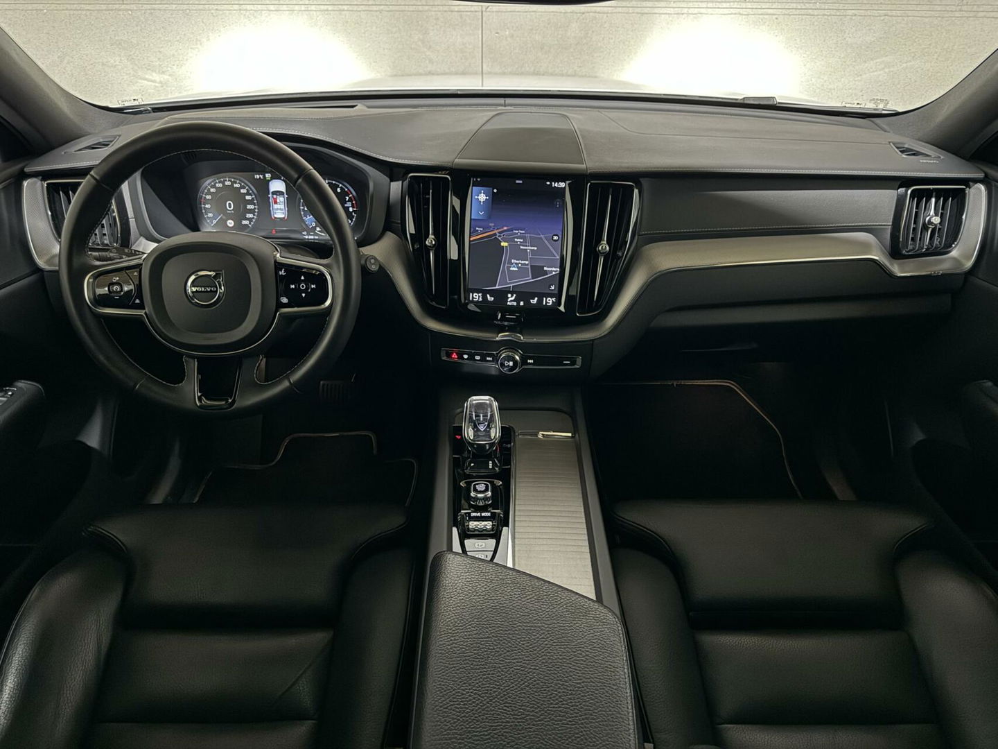 Volvo XC60 2.0 T8 Twin Engine AWD Inscription Pano Leer Trek