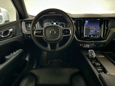 Volvo XC60 2.0 T8 Twin Engine AWD Inscription Pano Leer Trek