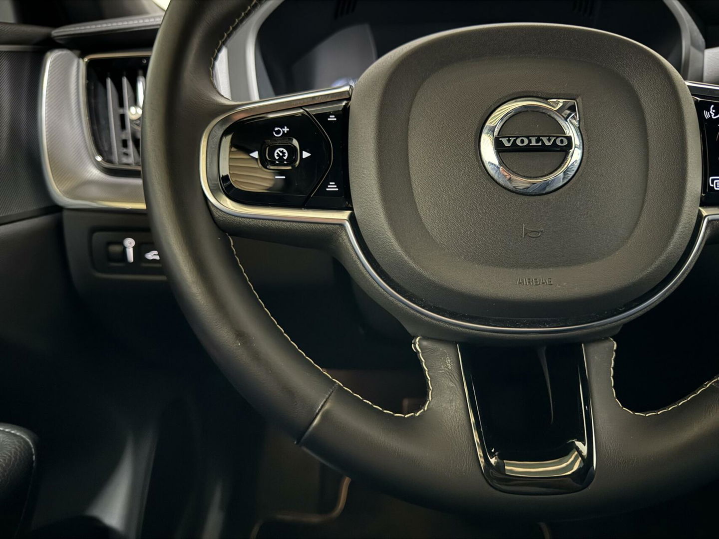 Volvo XC60 2.0 T8 Twin Engine AWD Inscription Pano Leer Trek