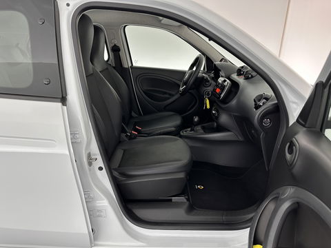 Smart Forfour EQ Essential 18 kWh [ 3-Fase ] (INCL-BTW) Aut. *FULL-LEATHER | AIRCO | CRUISE | DAB+ | COMFORT-SEATS | 15''ALU*